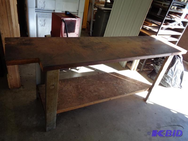 lot 12 image: Desk