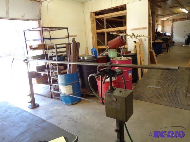 lot 2 image: Pneumatic Barfeed