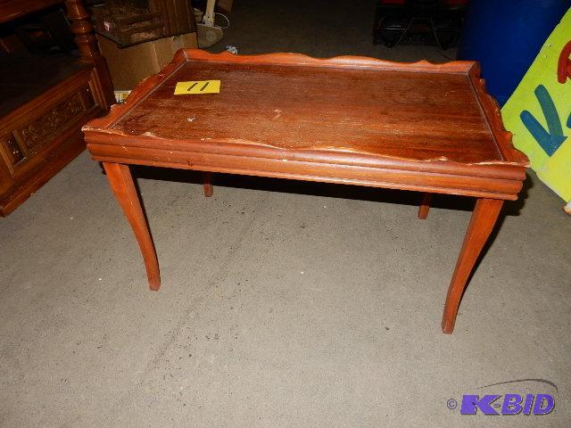 Small Coffee table.. Have a scalloped raised ...