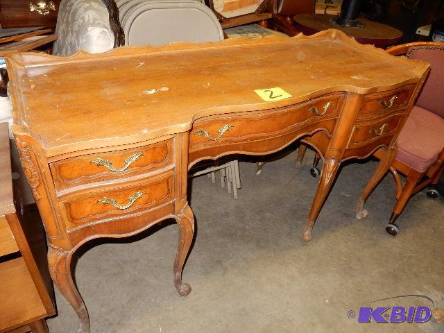 Very solid desk with Queen Anne Style legs an...