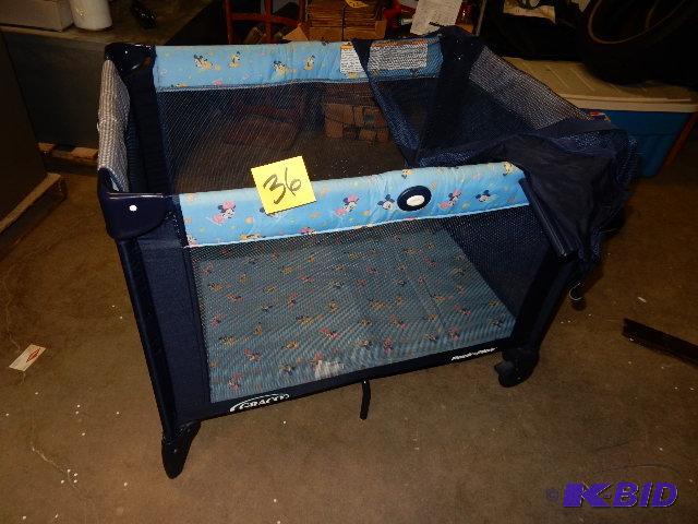 GRACO Foldable Play Pen.. Very nice shape....