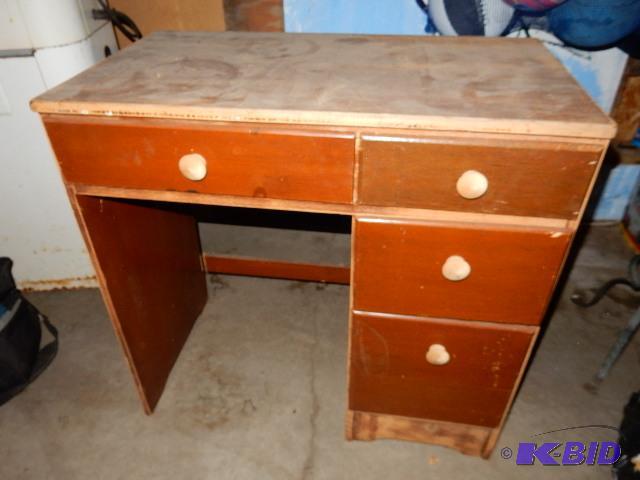 Solid wood.. 4 drawer student desk.. Needs so...