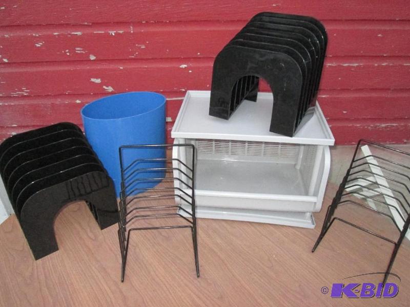 lot 119 image: Lot of desk upright files and wastebasket...