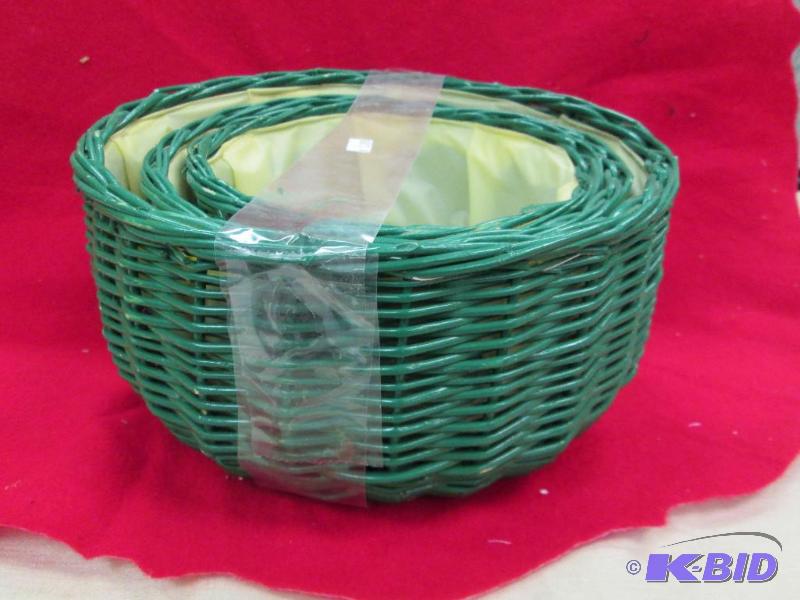 lot 178 image: Set of 3 green baskets different sizes...