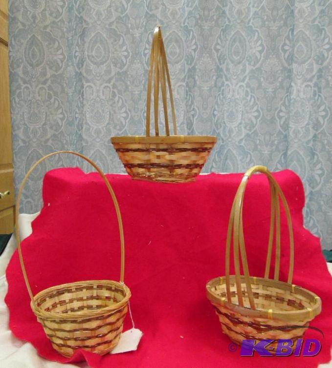 lot 189 image: Qty 3 Wicker basket different shapes, size, a...