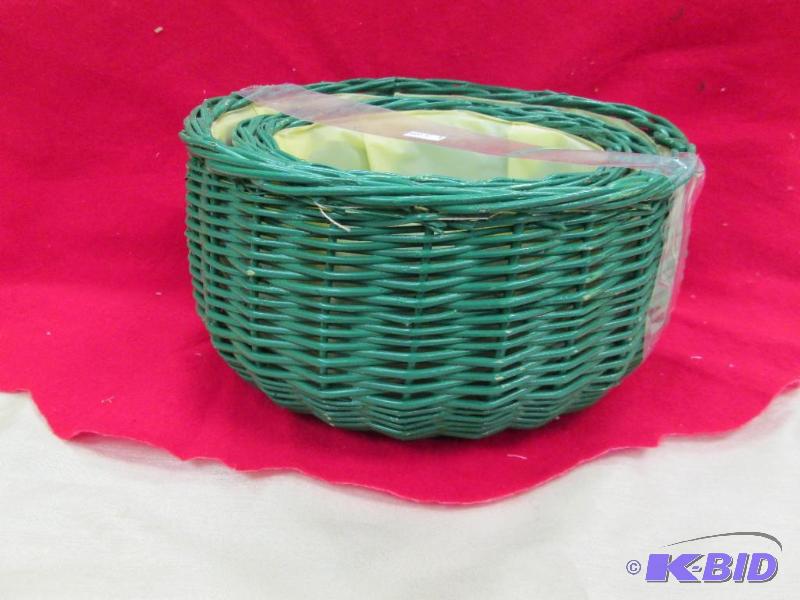 lot 192 image: Set of 3 green baskets different sizes...