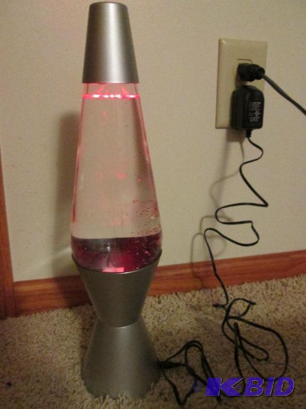 lot 21 image: Color changing glitter lava lamp...