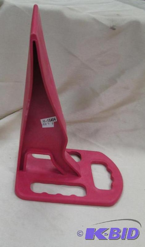 lot 236 image: Red thing not sure what it is...
