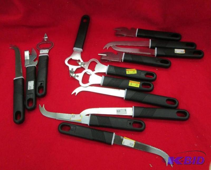 lot 317 image: Qty 14 Knives and openers...