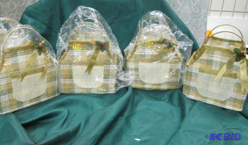 lot 323 image: Qty 4 Decorated like an apron you could put r...