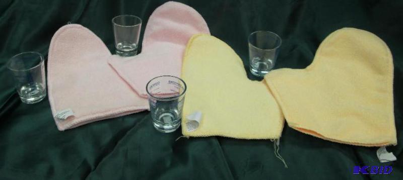 lot 329 image: Qty 8 Looks like mitten that you can use for ...