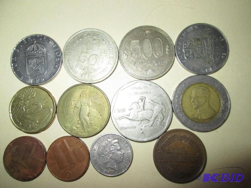 lot 70 image: Assorted coins...