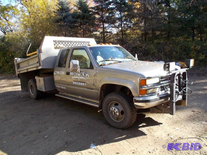 2000 Chevy LS3500&nbsp1 Ton 4 x 4 Dump Truck...