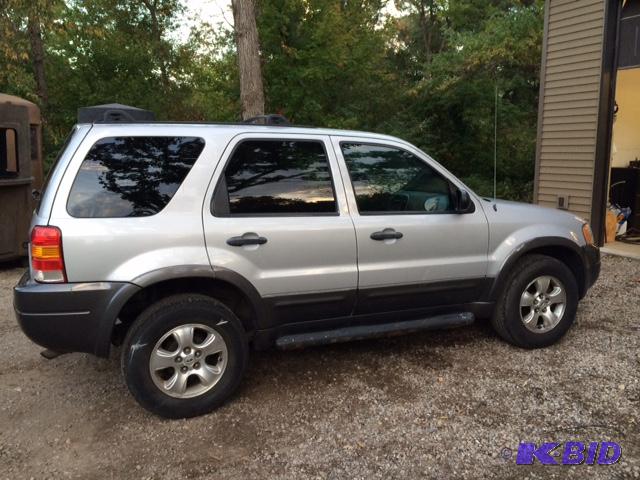 2004 Ford Escape XLT 4 x 4 SUV    Powered By ...