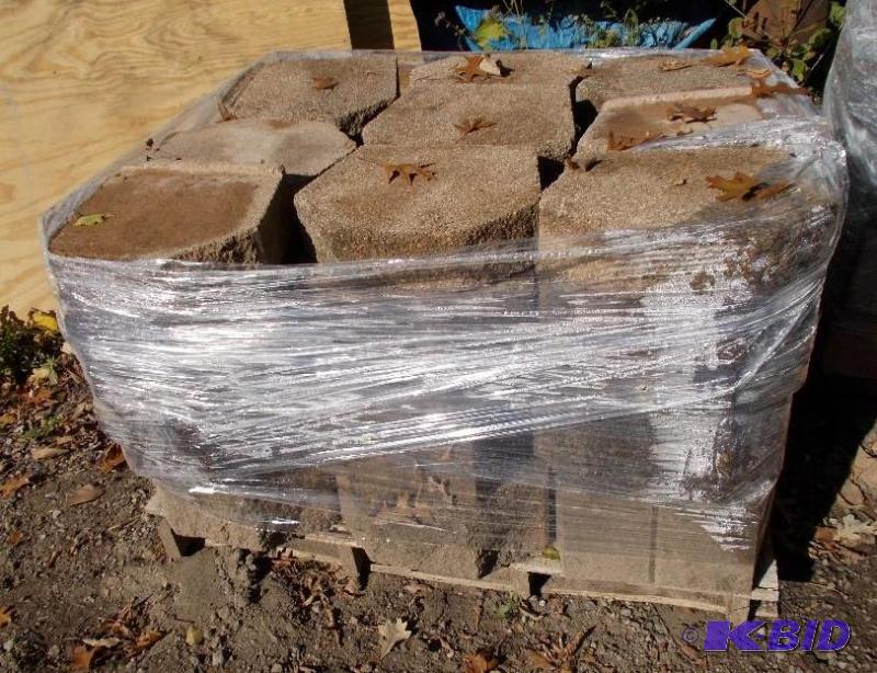 6 Pallets Of Retaining Wall Block Stone In Go...