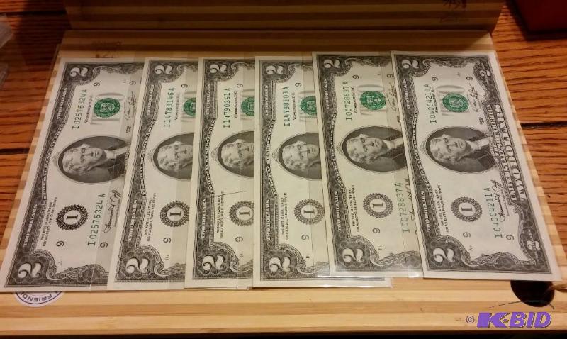 1976 LOT OF TWO DOLLAR BILLS, TOTAL OF SIX UN...