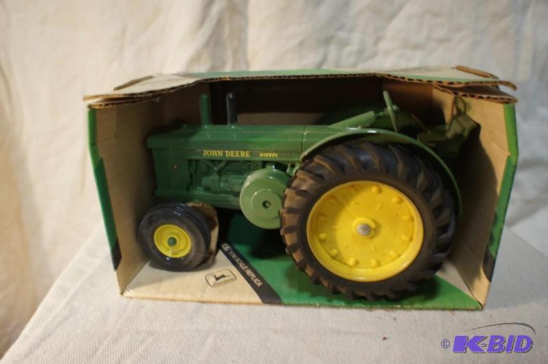 lot 19 image: New In Box John Deere Model &quotR" tra...
