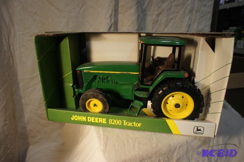 lot 28 image: New In Box John Deere 8200 Tractor 116 Scale...