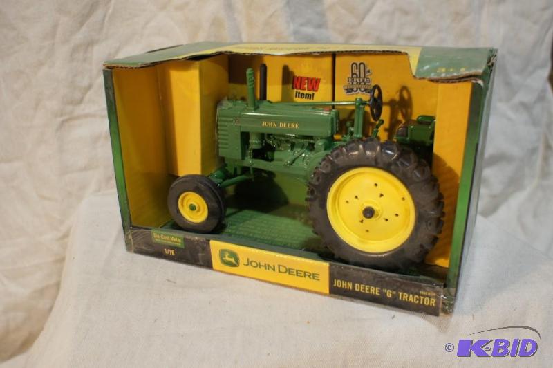 lot 44 image: New In Box John Deere &quotG" Tractor -...