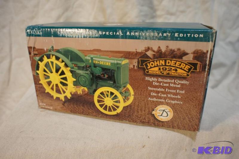 lot 69 image: New In Box John Deere Model &quotD" Tra...
