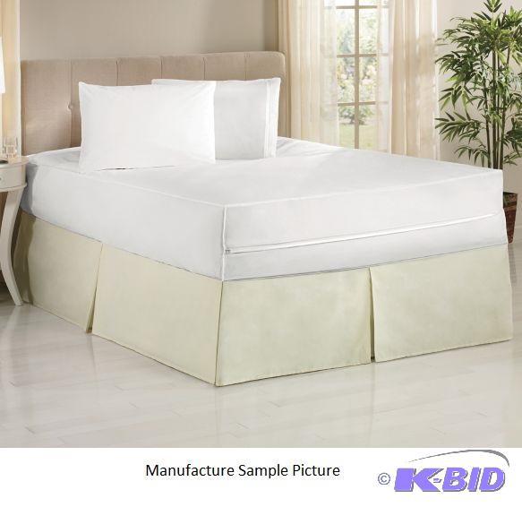 lot 73 image: Mattress Cover and Two Pillow Covers - Mattre...