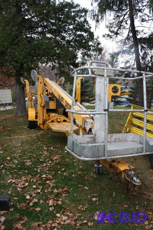 lot 22 image: 05 Bil-Jax Hydraulic Man-LiftCherry-Picker