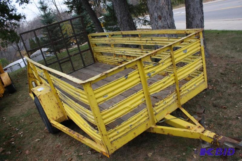 lot 3 image: Trailer Bed