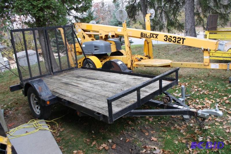 lot 4 image: Trailer Bed
