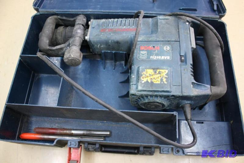 lot 8 image: Bosch SDS-Max Demolition Hammer