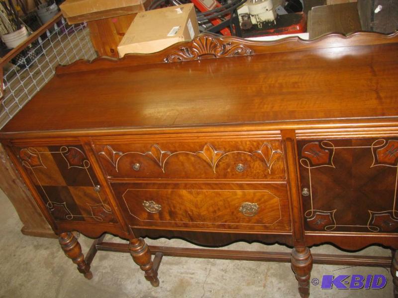 lot 116 image: Beautiful Antique Buffet. Lovely finish, Grea...