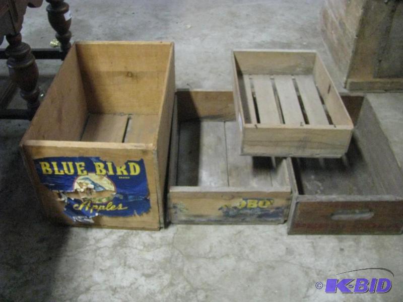 lot 124 image: Lot of 3 Vintage Wood crates & 1 Wood Pep...
