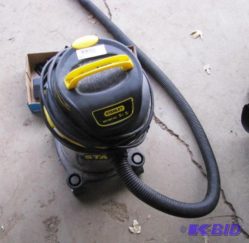 lot 139 image: Stanley WetDry Vac, 5 gallon, with attachmen...