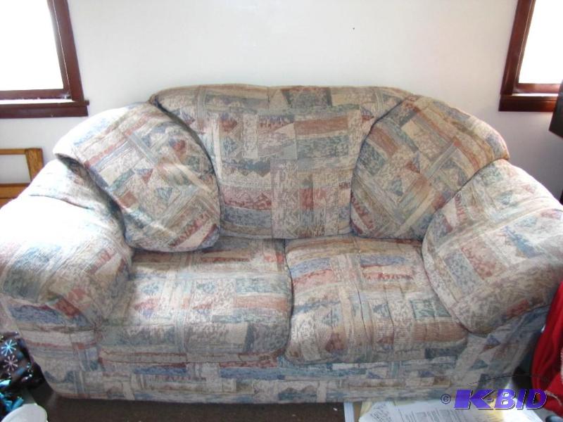 lot 14 image: Big comfy fabric couch. Good solid condition...