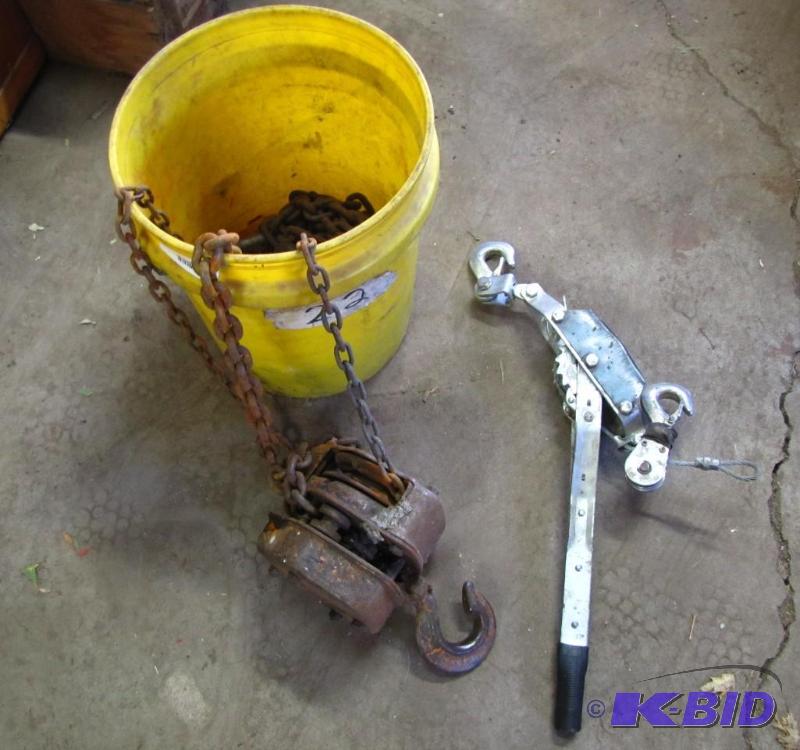 lot 179 image: Vintage heavy duty chain & Pulley and Com...