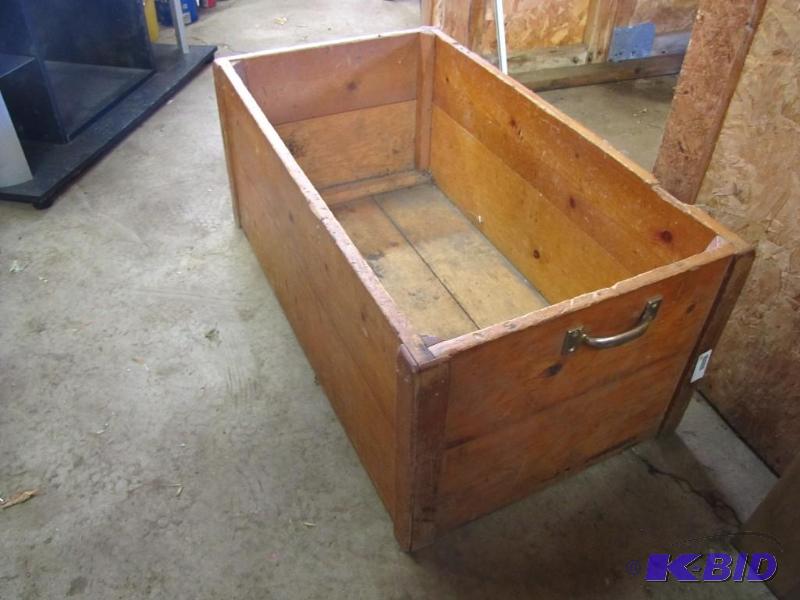 lot 186 image: Wood Storage Crate with Handles, solid condit...
