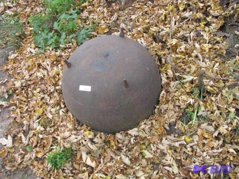 lot 273 image: Vintage Cast Iron potcaldron with handle. Un...