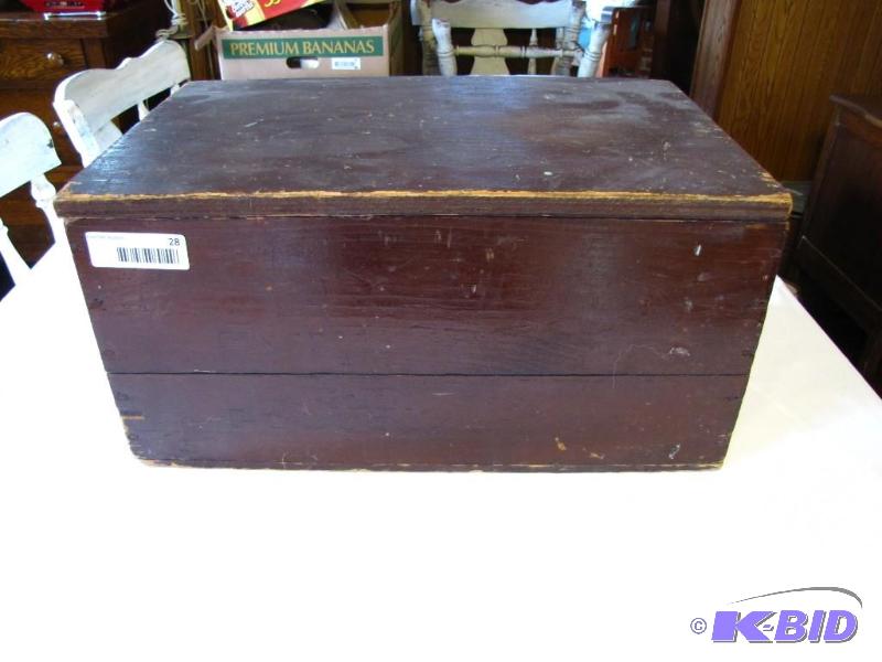 lot 28 image: Vintage Wood Crate with Hinged Lid. 18.5w x 1...
