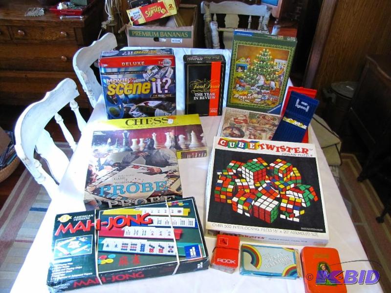 lot 31 image: Lot of vintage & newer games & puzzle...