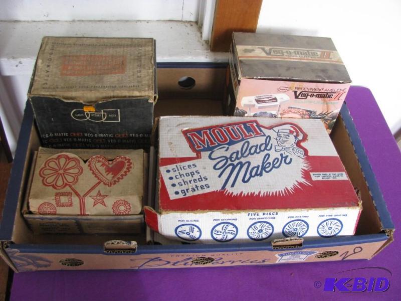 lot 325 image: vintage kitchen items in original box as pict...