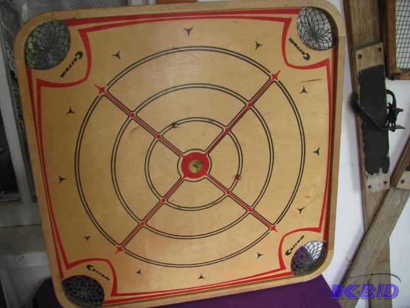 lot 337 image: vintage game board Carrom 106 Ludington, MI...