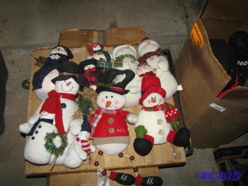 lot 402 image: 11 plush snowmen of various sizes all for one...