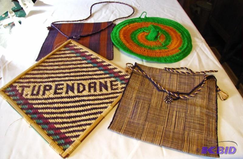 lot 410 image: Souvenirs from Africa, hand bags & more...