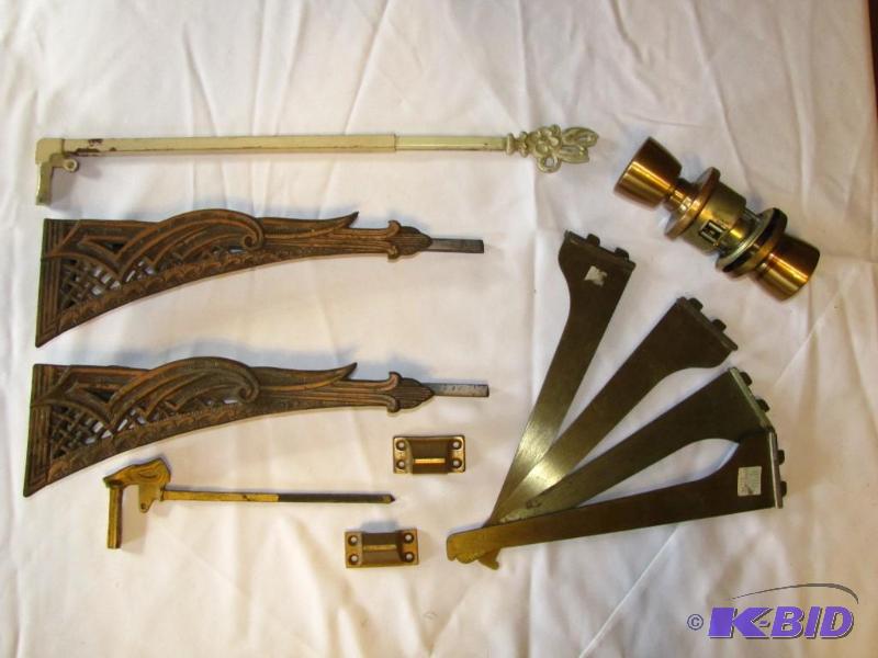 lot 417 image: Lot of metal curtain brackets & more...