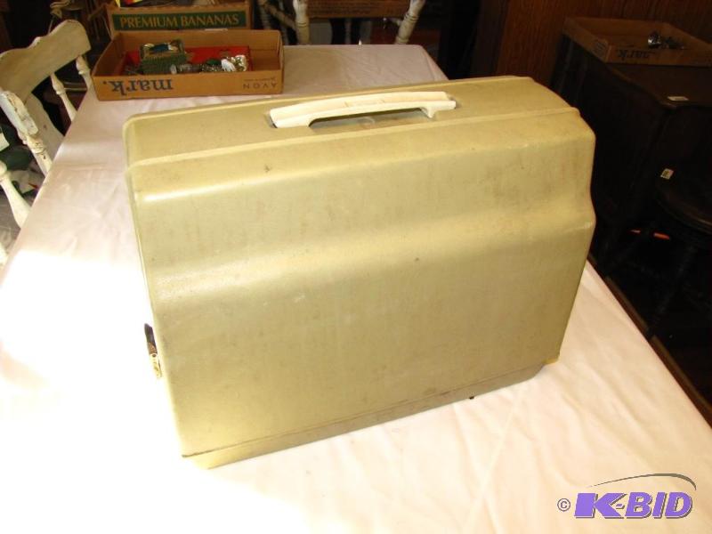 lot 425 image: Kenmore Portable Sewing Machine, good working...