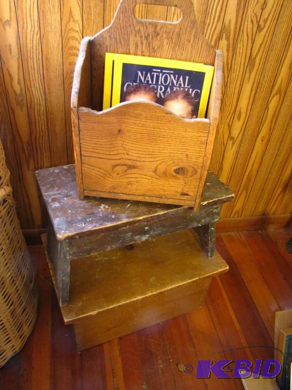 lot 440 image: wood step stool, magazine holder & storag...