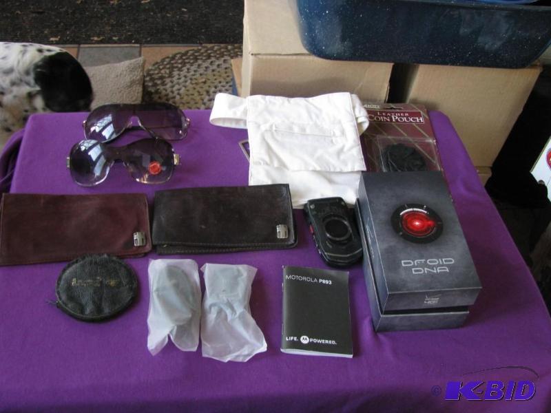 lot 450 image: droid cell phone works with accessories as se...