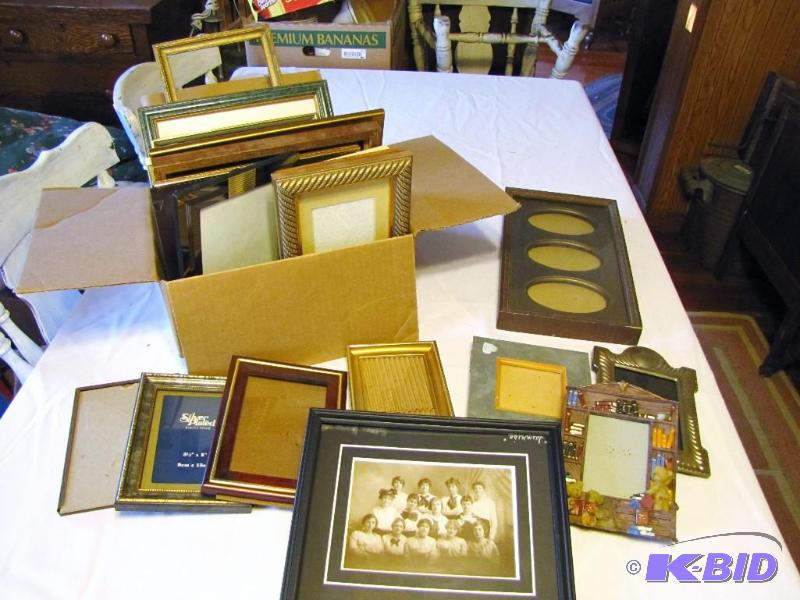lot 453 image: large lot of frames...