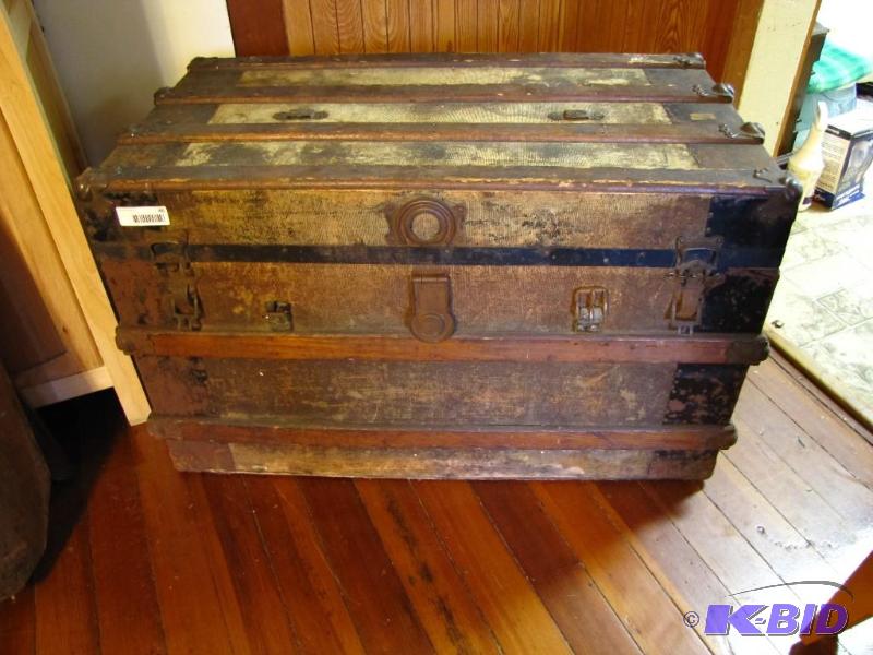 lot 46 image: Antique steamertravel trunk. Nice condition....