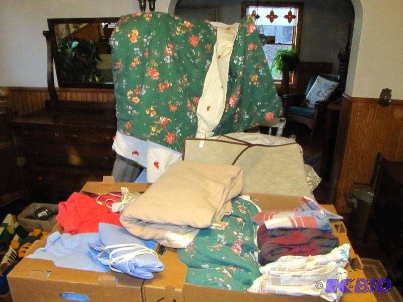 lot 464 image: large lot of blankets, comforters, electric b...
