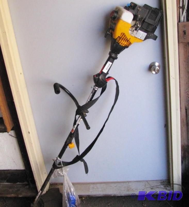 lot 58 image: Cub Cadet Gas Powered Trimmer, model CC2090, ...